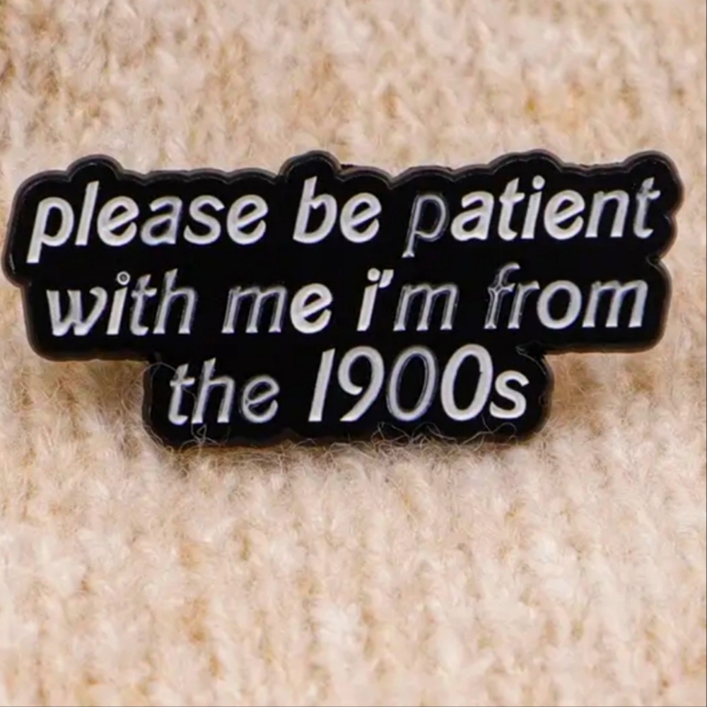 Brooch BE PATIENT WITH ME IM FROM THE 1900'S BROOCH PIN
